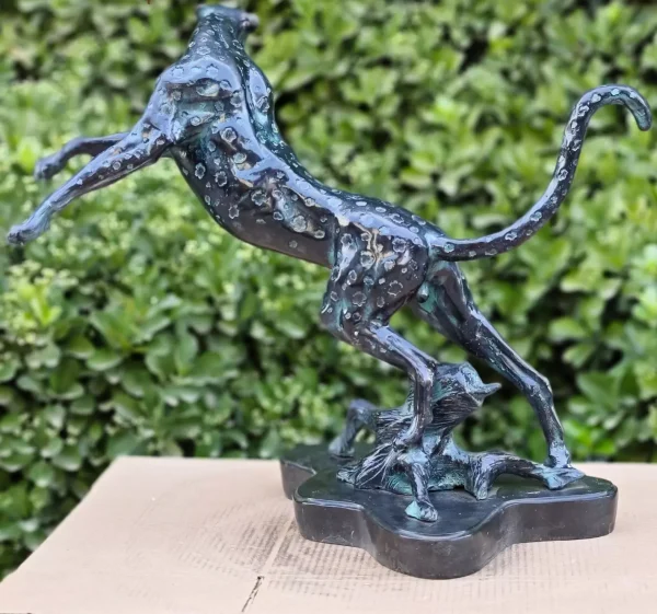 Designer Bronze and Marble Statue of Leopard for Home Decor - Image 4