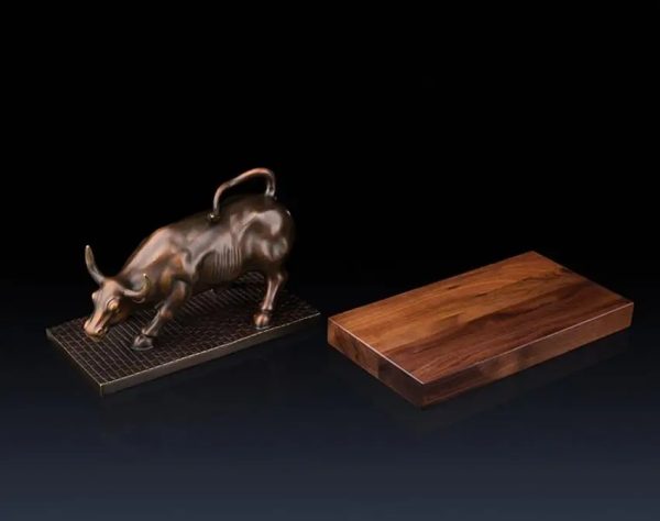 Designer Brass Sculpture for Home and Office Decor - Image 5