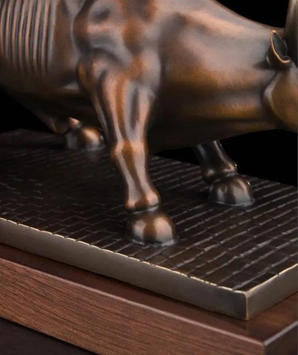 Designer Brass Sculpture for Home and Office Decor - Image 4